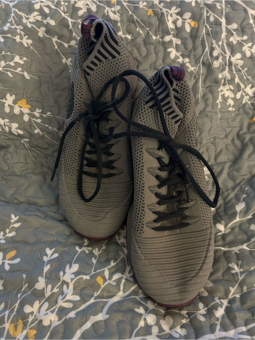 North Face Women's Hiking Knit Lace-Up Athletic Sneakers in Gray& Purple size 7